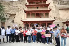 “让世界走进河西走廊”——外交官在中国河西走廊体验大漠风光图片