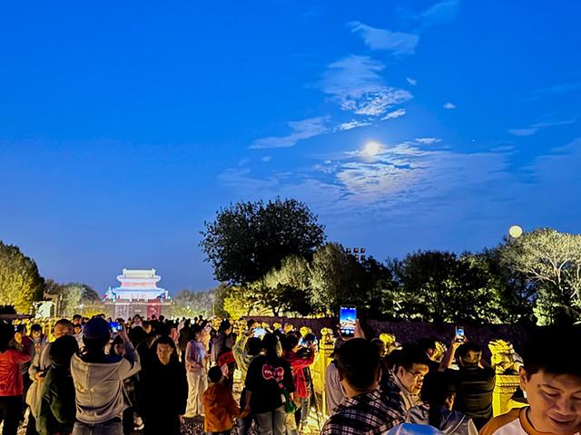 北京宛平城再现“卢沟晓月”盛景 国庆中秋双节掀起文旅热潮