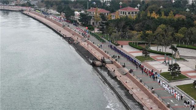 2025“双11”全国持杖行走日全国主会场（威海）活动开幕