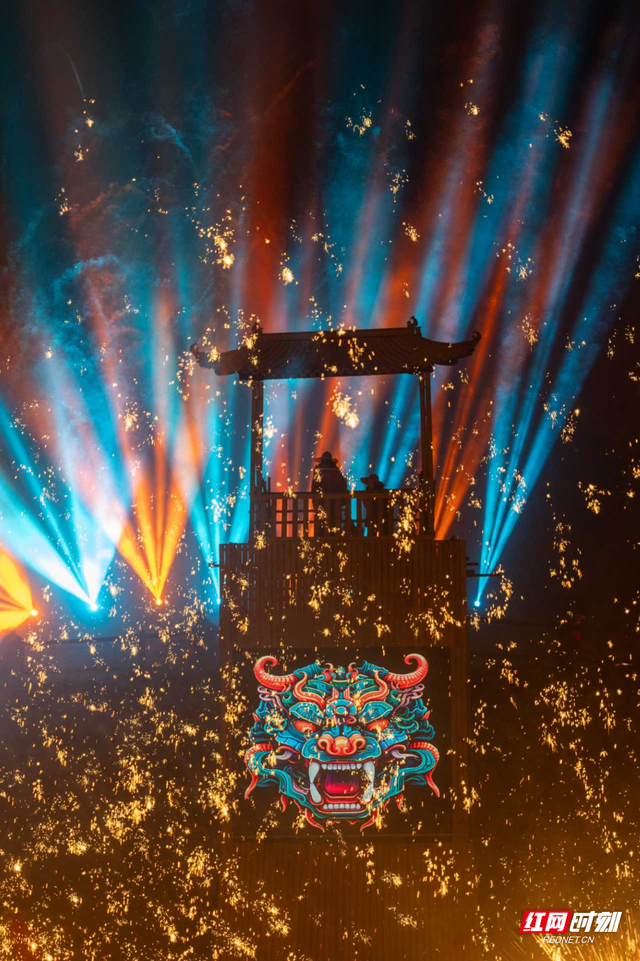 “火火南岳·中国年”——大型打铁花情景剧南岳首秀