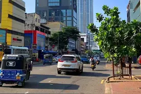 奇观天下｜这个广场很特别，四周有60只石狮子图片