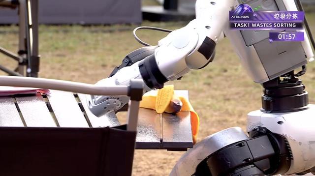 机器人集体到香港户外极限挑战，狗比人强