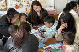 幼儿园把家长请进来，亲子游戏让你体验“坐飞机”图片