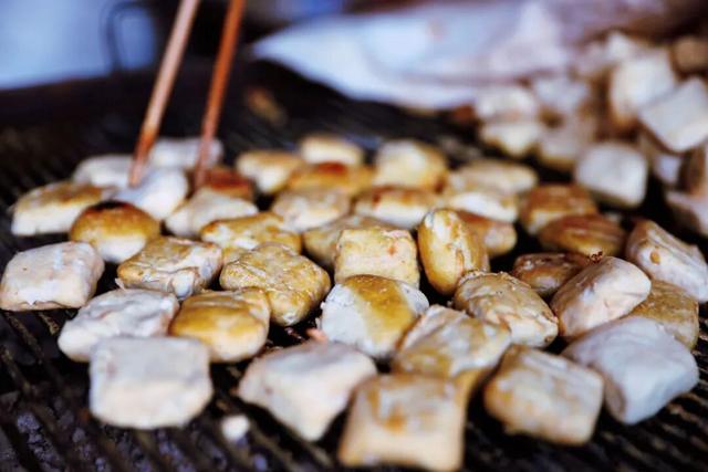 时速仅25公里！观光米轨小火车火了！