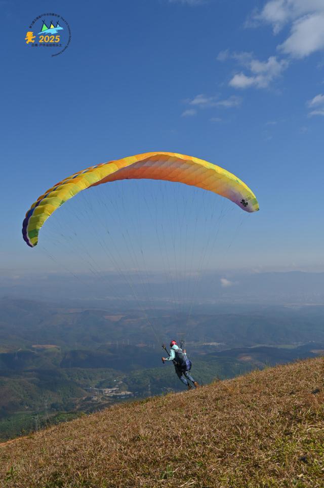 2025西双版纳景洪滑翔伞邀请赛燃情启幕