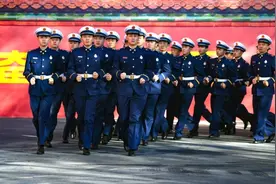 从“橄榄绿”到“火焰蓝” 消防改制五年队伍变得更专精 从守护者变成了开拓者图片