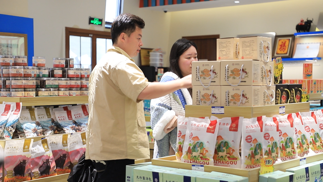 浙江省嘉善县倾情帮助，“多彩九寨”又添几抹发展新底色丨山海故事