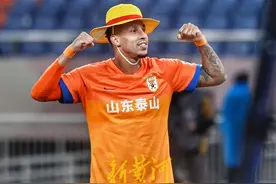 泰山队主场4:1力擒津门虎，泽卡主场首秀，克雷桑梅开二度图片
