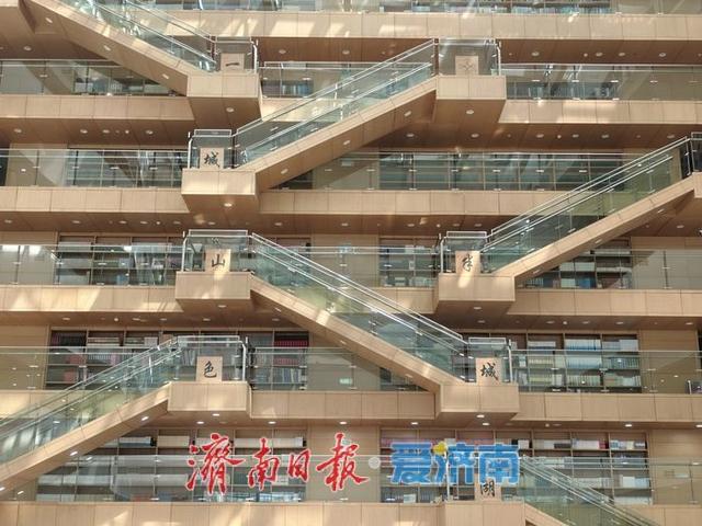 高温天里的“书香清凉”，济南图书馆成西客站片区热门打卡地