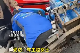 300万法拉利豪车被送水男子三轮车追尾受损，女车主：送水大叔很不易，看其没受伤让他走了图片