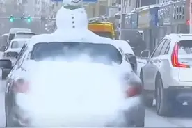 下雪天车顶堆着雪人上路，违法吗？图片