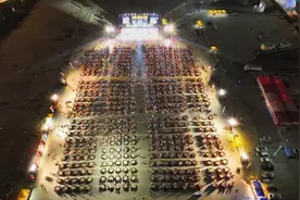 “食过龙舟宴，捞乜嘢都掂”！顺德“万人龙舟宴”开席图片