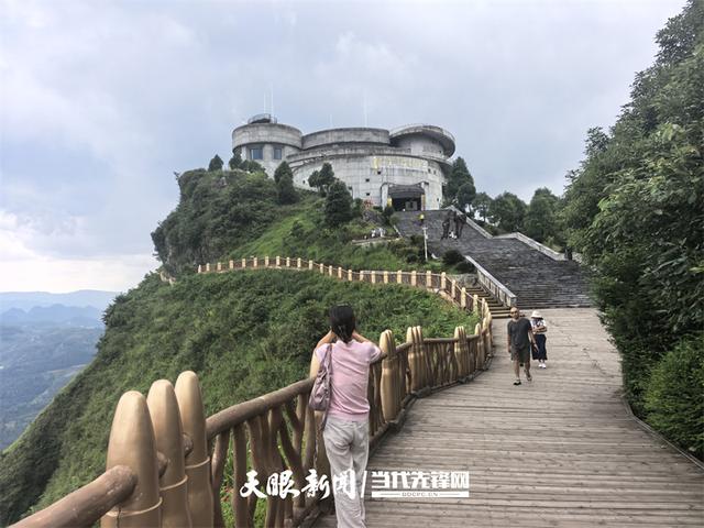 【绿色发展】山水人城和谐共融！从烽火里走过的24道拐看贵州山地新型城镇化