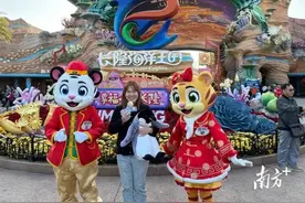 惊喜降临！她在游玩中突然被告知“喜提一辆车”图片