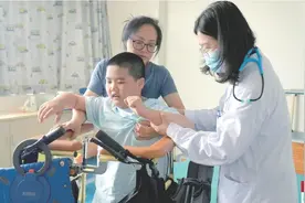 3岁宝宝脑炎成“植物人”6年后开始学说话了图片