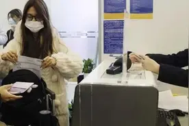 上海“空铁换乘”太方便：虹桥站下来办值机→市区打卡→机场登机！旅客：一身轻松图片