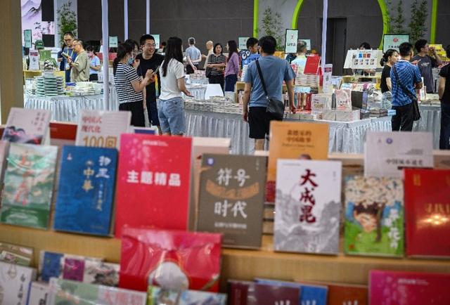 书香满城传新韵，好山好水好风景——写在第33届全国书博会重庆开幕之际