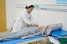 考验准护士的综合能力！黔南医专1200名学生比拼护理技能图片