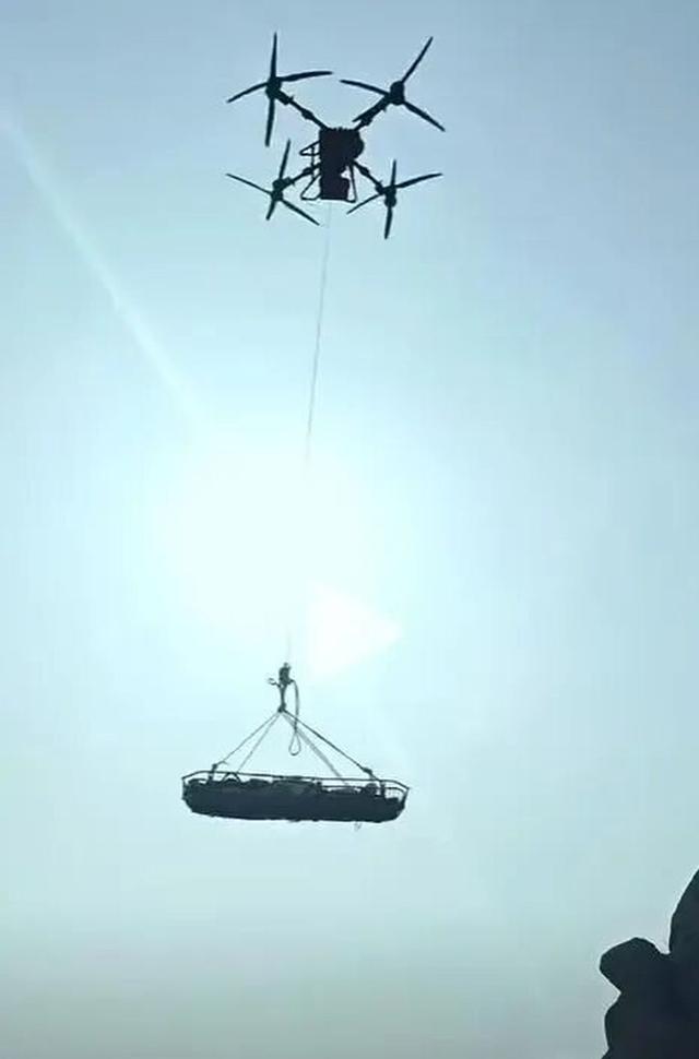 网红博主在崂山失足坠亡，出事前还在悬崖陡坡拍视频，几乎无防护措施