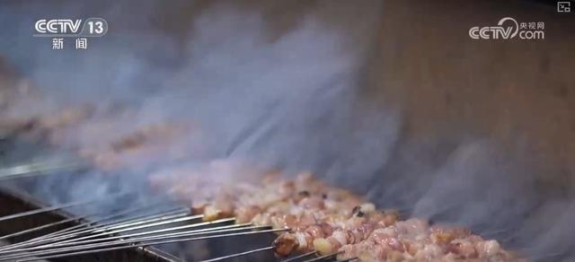 “早市+夜市+景点”延长“链式体验” “早晚互动”为城市经济注入新鲜活力