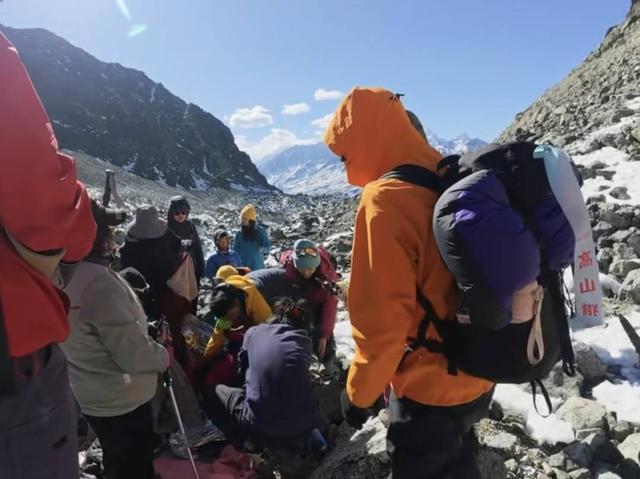 23岁硕士生徒步“网红冰川”遇难 户外领队：协助家属处理后事，暂停组织户外活动