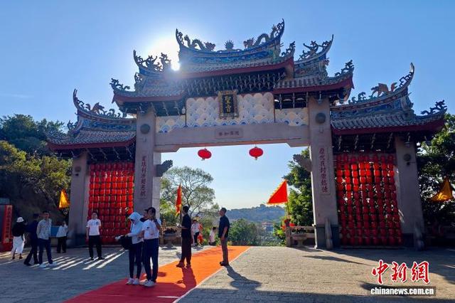 福建妈祖故里引游人