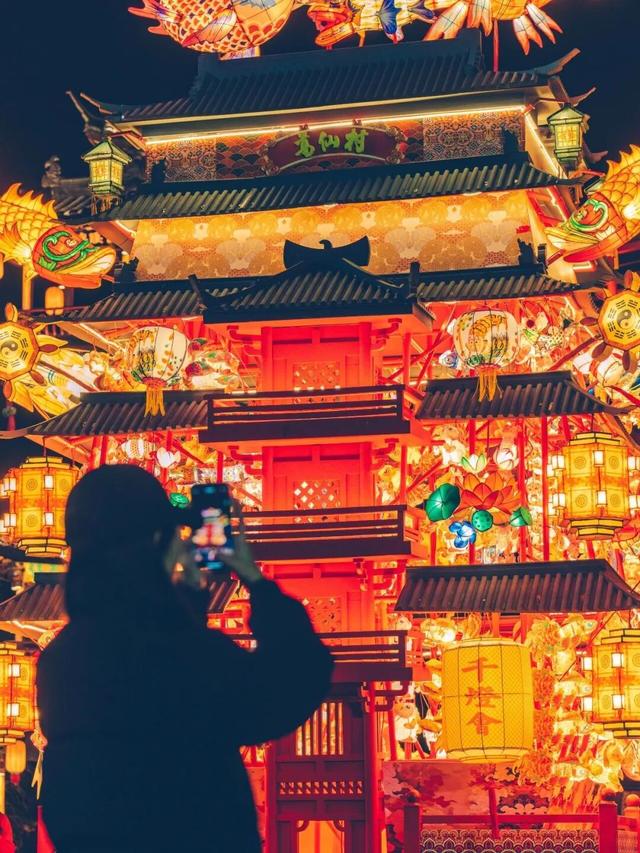 “神还原”！葛仙村把古画里的鳌山灯搬到现实