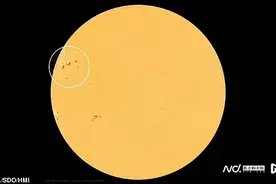太阳惊现黑子群，比地球宽15倍，耀斑轰击可造成毁灭性停电图片