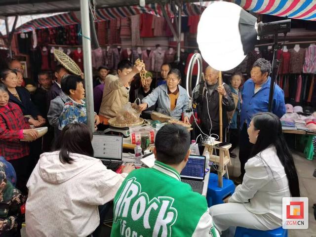 荣县“双节”文旅市场活力迸发 多元融合激发消费新动能
