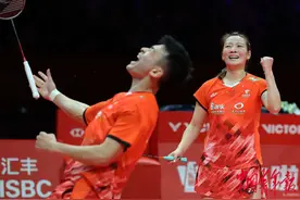 2024世界羽联总决赛精彩瞬间: “雅思”组合完美收官 王祉怡女单夺冠图片