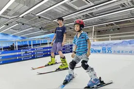 从滑雪机练起，暑假在广州也能学滑雪图片