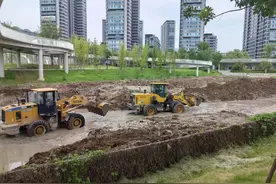 携手护绿水 淄博高新区开展河道清理工作图片