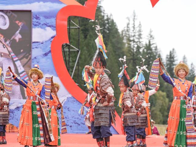 四川黑水：冰川彩林文旅季启幕