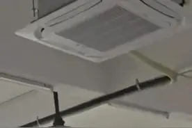快评丨在教室使用空调要扫码交费，学校不妨把成本彻底摊开图片