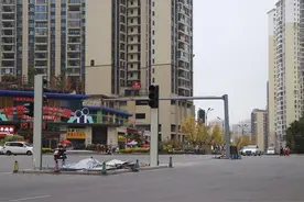 毕节德溪区一路口新增红绿灯图片