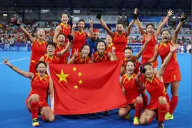成都妹子叶娇惊天三连扑！中国女曲点球大战逆转取胜，挺进决赛追平历史图片