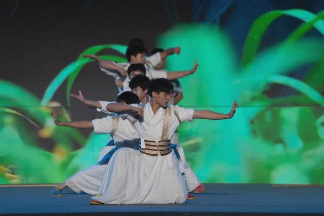 山水为幕歌为笺——美丽中国万里行（乐山站）暨乐山市金秋文旅推介季公益晚会侧记