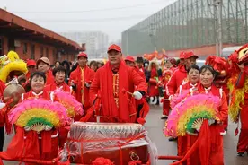 众拍丨山东日照：千人秧歌锣鼓场面震撼！热情爆棚的乡村年味来了图片
