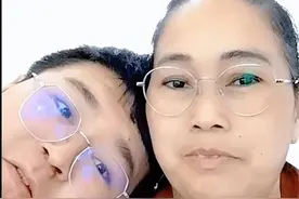 重庆大学生患进行性肌营养不良症 与妈妈“同桌”十余年坚持学习｜云求助图片