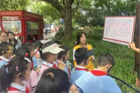巴士课堂、红船课堂……上应大行走的思政“小课堂”与社会“大课堂”同频共振图片
