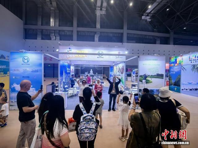 探访中国一东盟博览会旅游展区：市民游客逛展忙