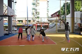 桥下“长”出运动场，你家门口也有吗？ | 山水洲城记图片