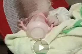 8个月大仅6斤！女婴被饿至皮包骨，日常主要喝山药粉？网友质疑父母虐待，各方回应图片