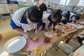 “蔬”味飘香 “果”然精彩 东荣学校“创意蔬果拼盘”劳动实践活动启动图片
