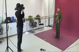 镜头“追光”！ 定格最美军装照图片
