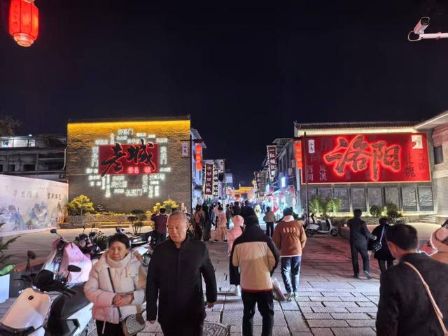 小城，何以生机勃勃｜洛阳老城区：以汉服文化引来天下客