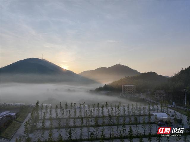 高清湖南丨隆回绝美剪影：晨雾轻拥花瑶大剧场