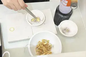 金价一路狂飙带动“打金”热潮 业内人士提醒：注意挑选正规门店，避免商家克扣克重图片