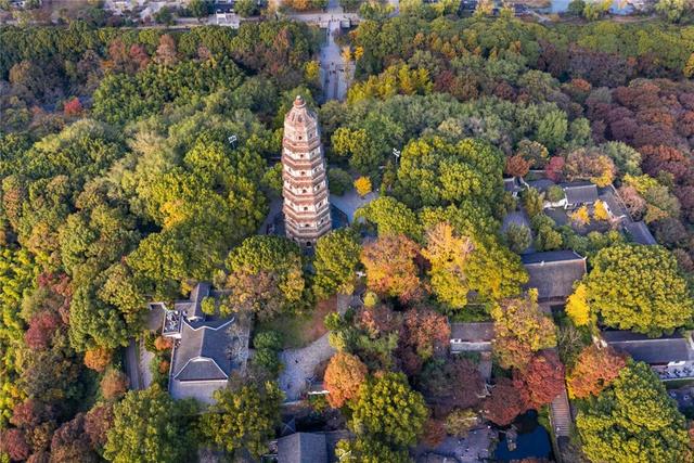 融汇古今连接传统与潮流，在苏州虎丘山体验“千年一瞬”