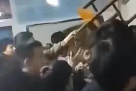甘肃地震西安震感强烈，一高校学生砸宿舍大门逃生，学校：该栋楼管预警能力差图片